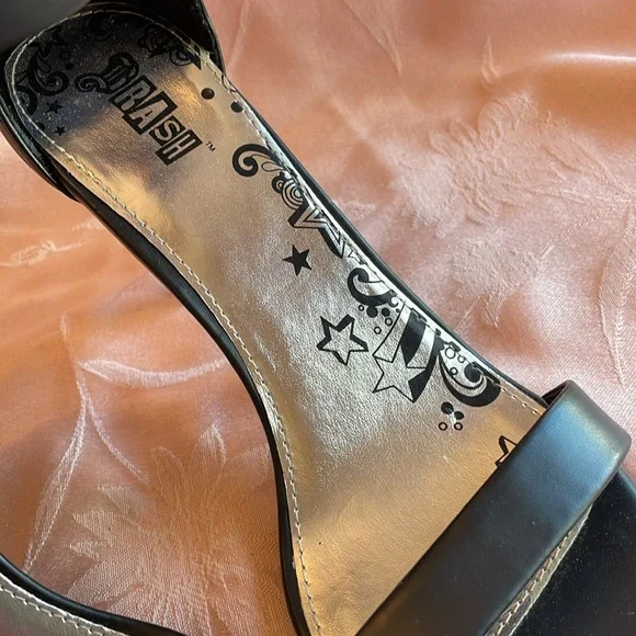 Vintage Brash Strappy Sandal - Picture 5 of 5